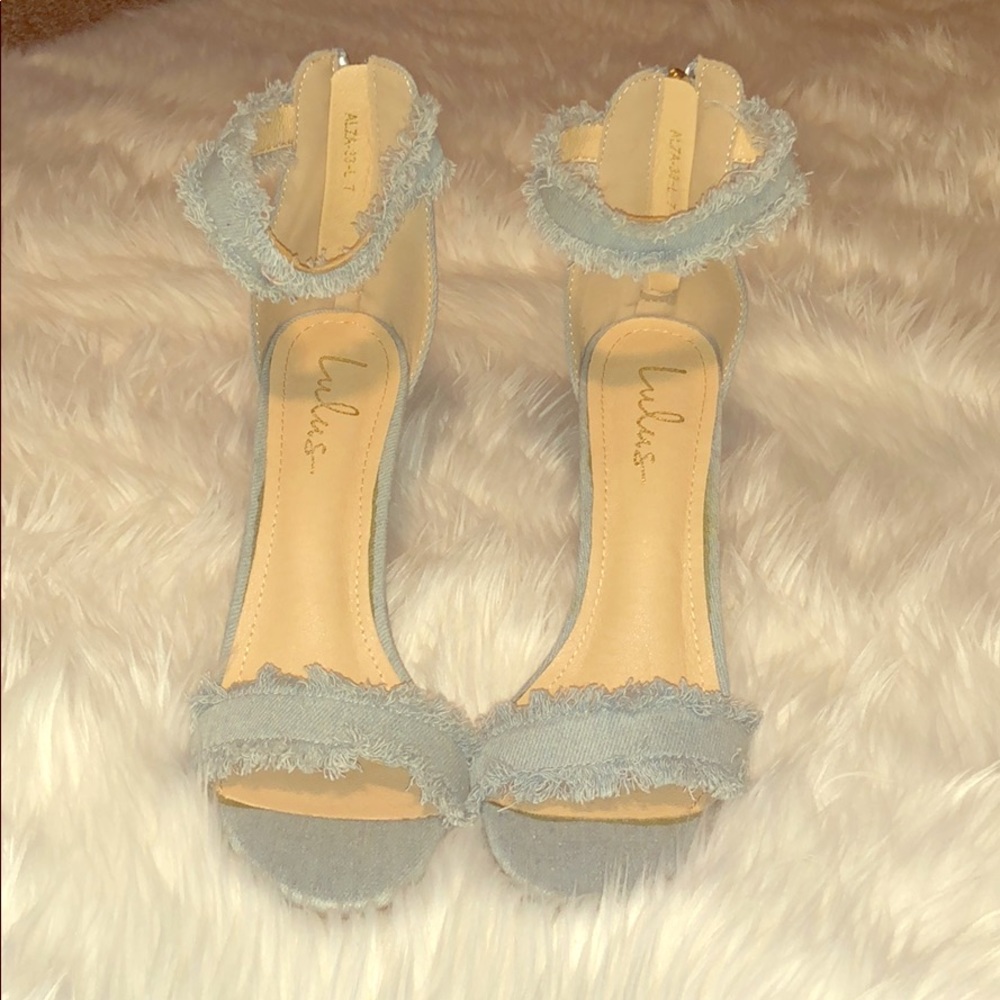 Denim frayed heel
